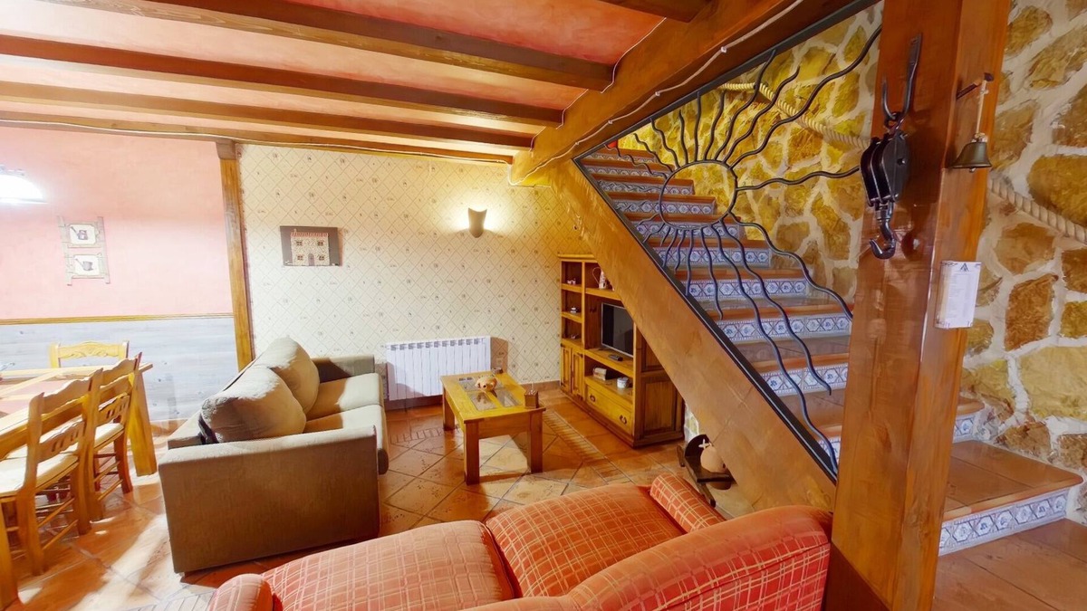 El Tiemblo House | Located in the village: AA/CC electric fireplace wifi wifi hydro cabin pets allowed