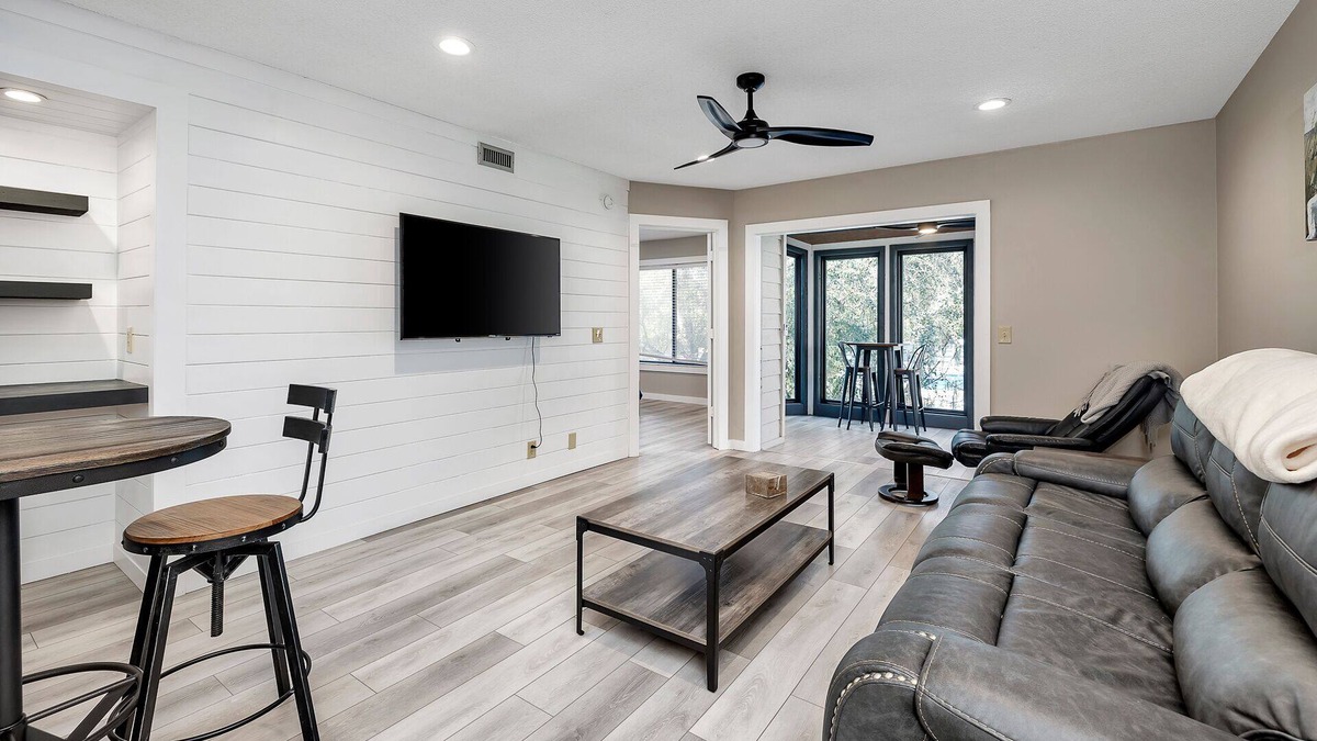 St. Simons Island Condo | Located in Sea Palms West. Convenient to all the island has to offer.