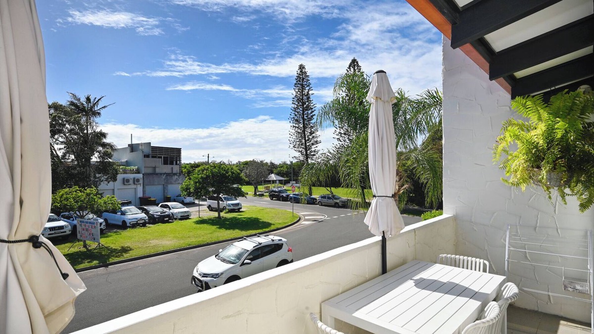 Marcoola Apartment | Located just across the road from one of Sunny Coast's most beautiful beaches