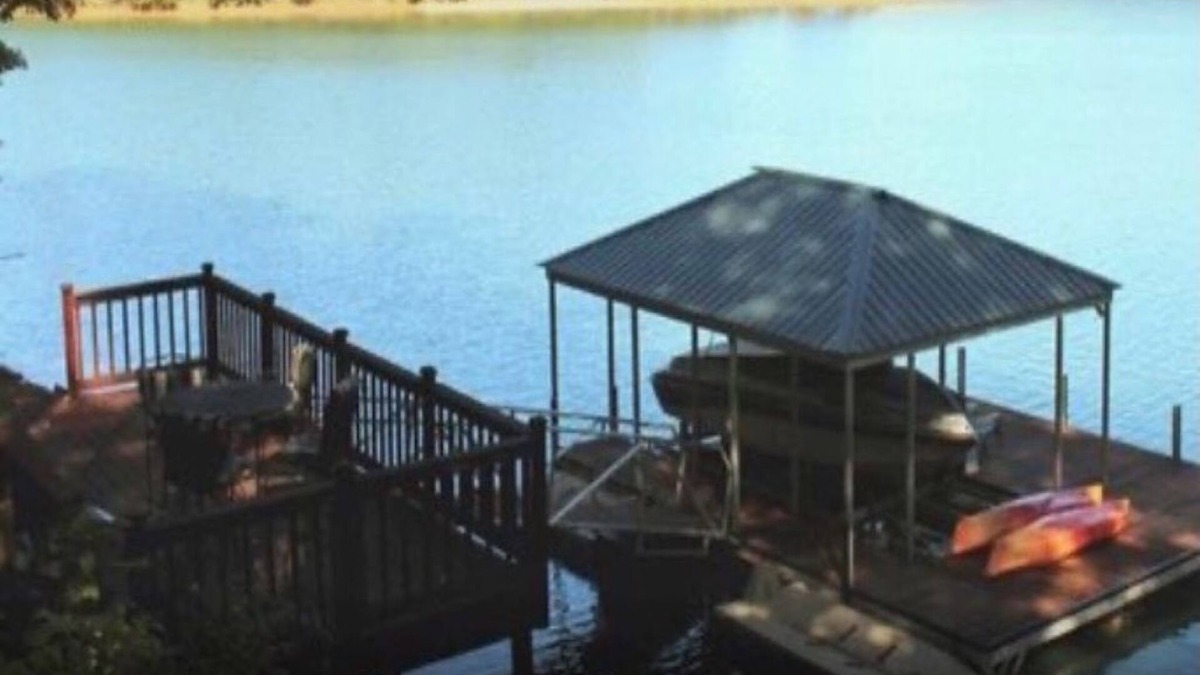 West Union House | Located on beautiful Lake Keowee