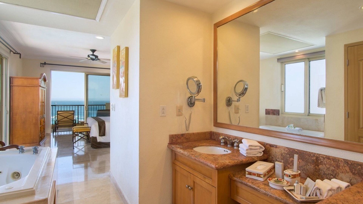 Centro Resort | Located on the pristine medano beach