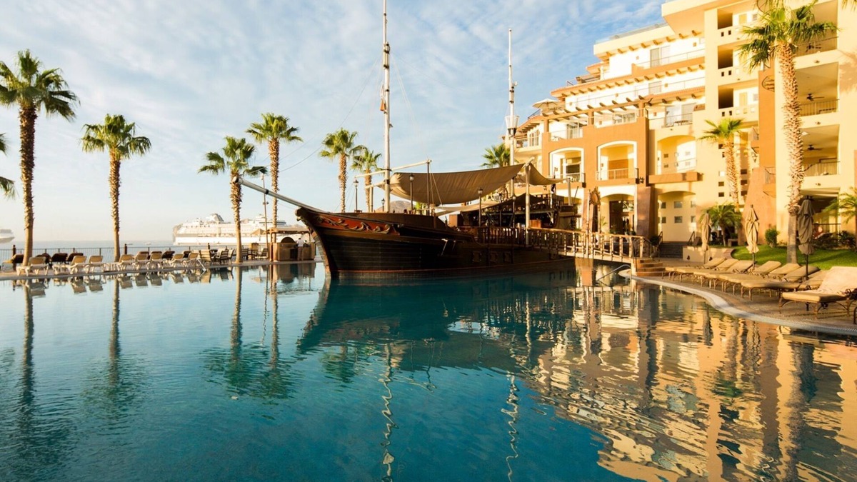 El Medano Ejidal Resort | Located on the pristine medano beach
