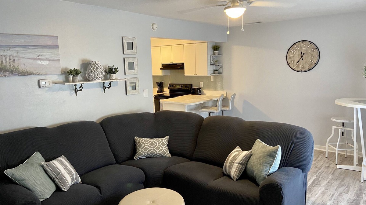Northeast Virginia Beach Condo | Located right outside of the Vibe District at the Virginia Beach Oceanfront