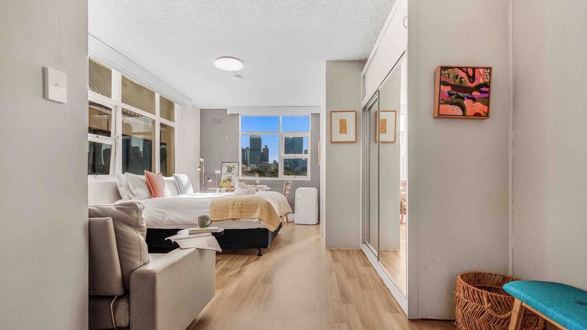 Woolloomooloo Apartment | Location and lifestyle in a cute luxe studio with stunning city views