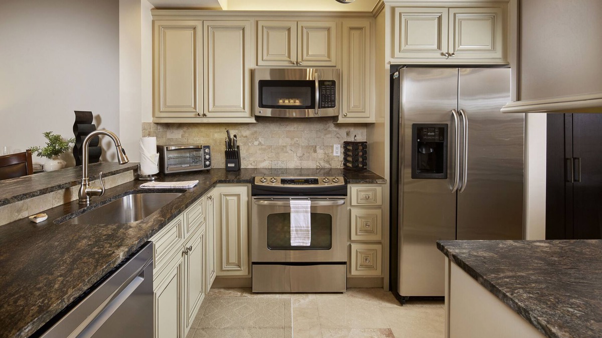 Redevelopment Area Condo | Location and Lifestyle at its Finest!