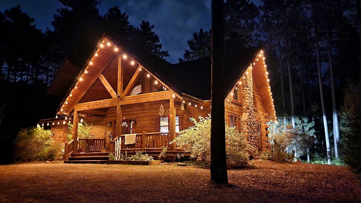 Lyndon Station Cabin | 🏞Location* Beautiful Custom Log Cabin By Dells,next to WI River*Ski*Fireplace🏕