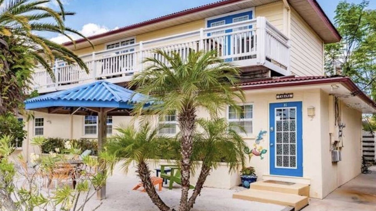 Ilexhurst Condo | LOCATION! Cabana just steps from the beach!