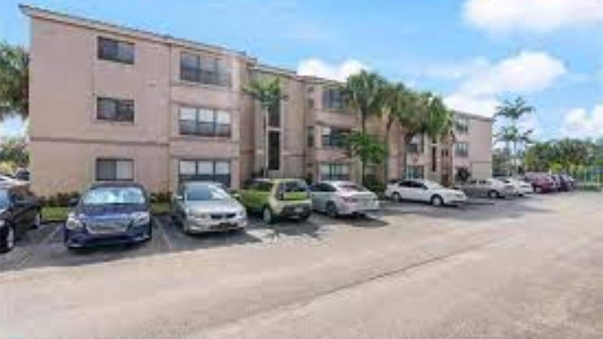 Davie Apartment | *LOCATION* Centrally located 1/1 condo near South Florida's popular attractions