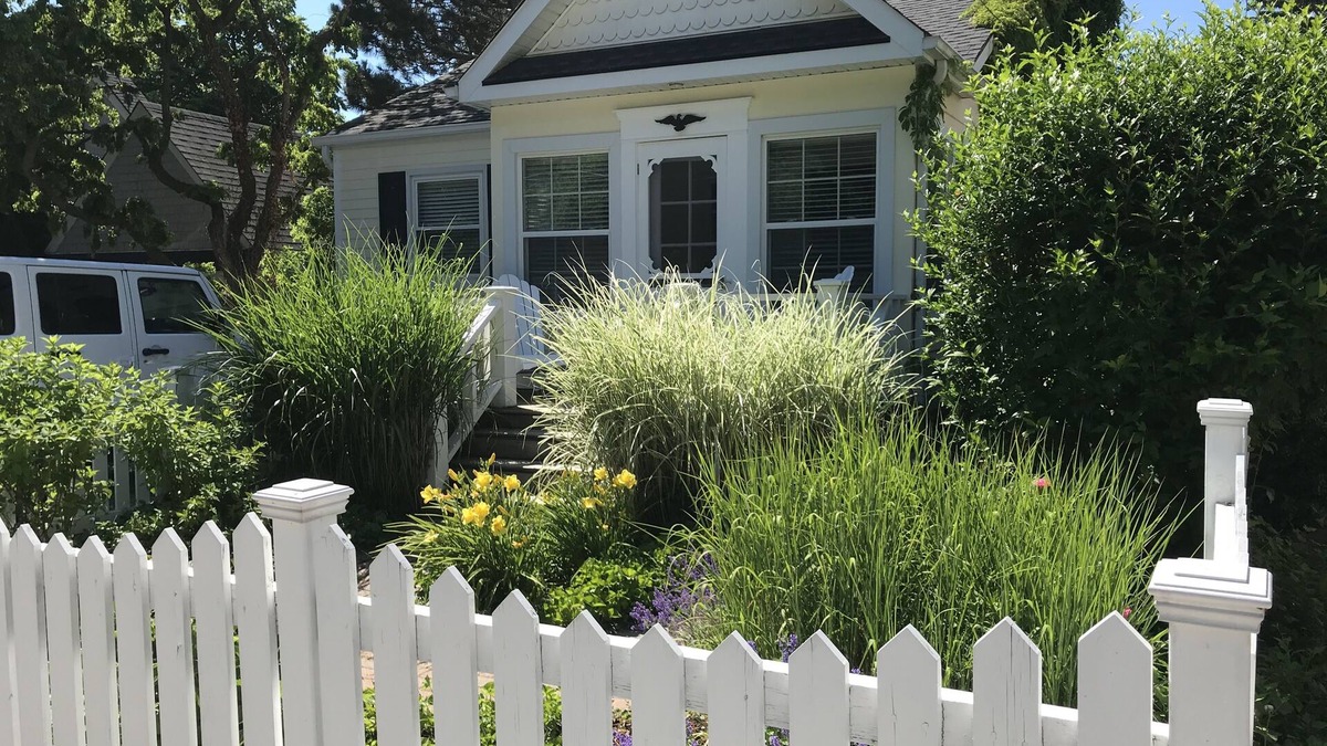 Old Town Historic District Cottage | Location & Charm - Steps To The Lake And The Main Street