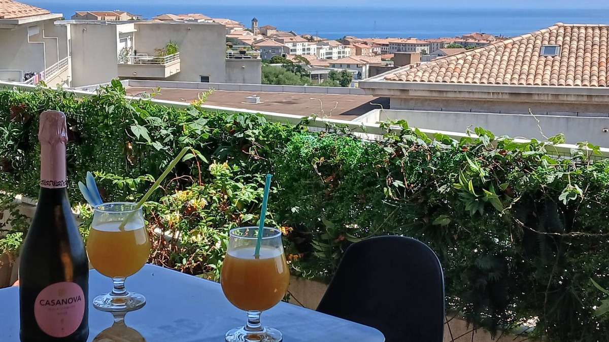 Santa-Reparata-di-Balagna Apartment | Location Grand T2 vue mer sur Ile Rousse