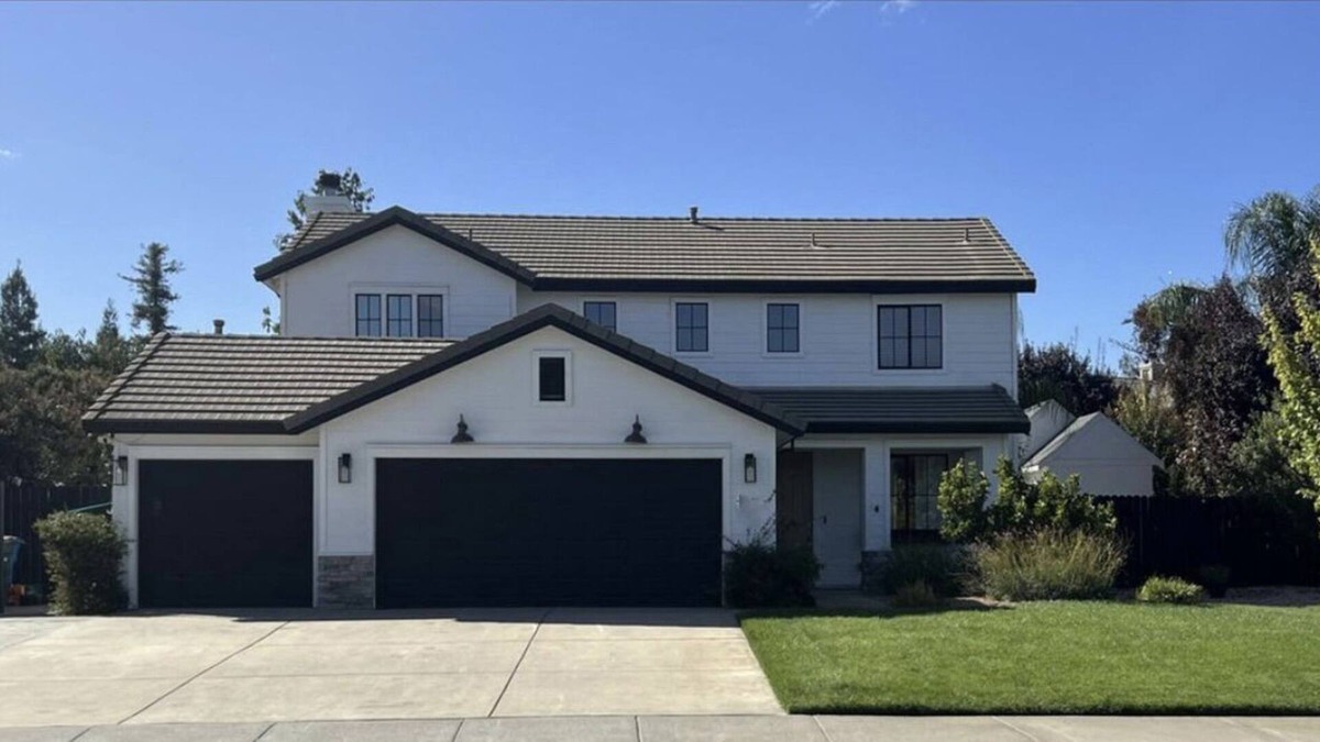 Dixon House | LOCATION in between Sac.and San Fran w/Napa in less than an hour away. UC Davis