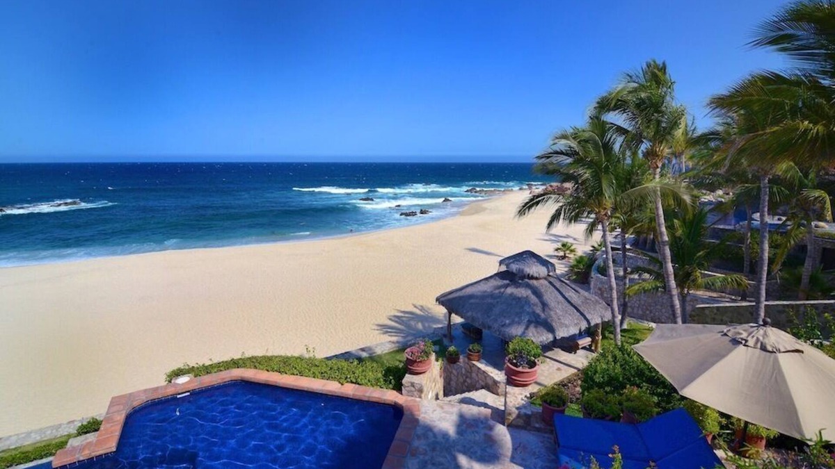 Rancho Cerro Colorado House | LOCATION! LOCATION! LOCATION! Ocean-front Villa