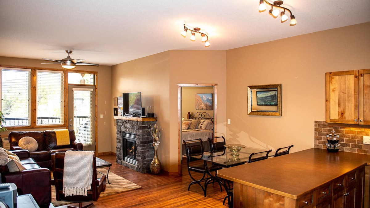 East Kootenay Condo | Location Location! 2bd2ba Condo in the heart of Downtown Invermere!