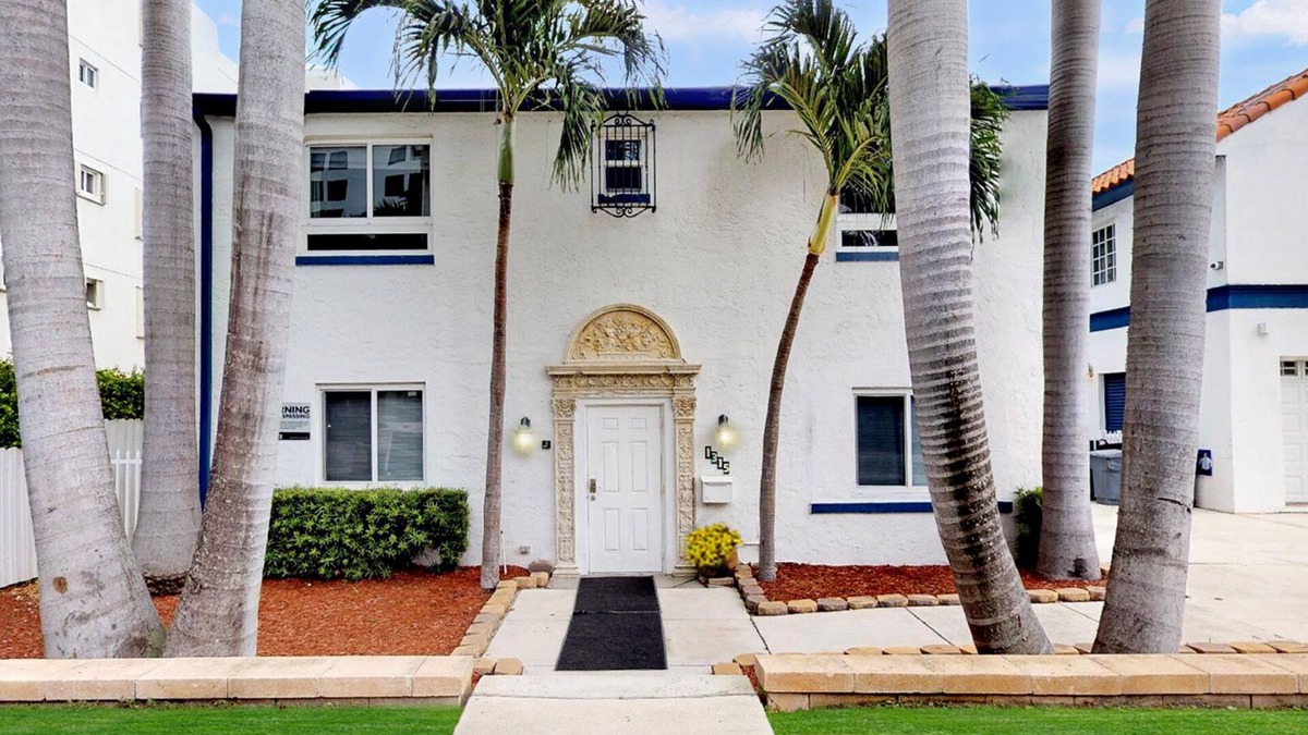West Avenue House | Location Location Location! In the Heart of South Beach.