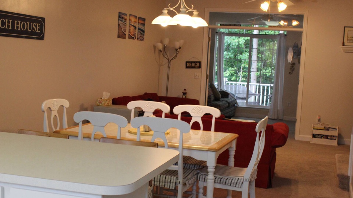 Frankford House | LOCATION! LOCATION! LOCATION! Perfect townhome 1.5 miles to Bethany Beach