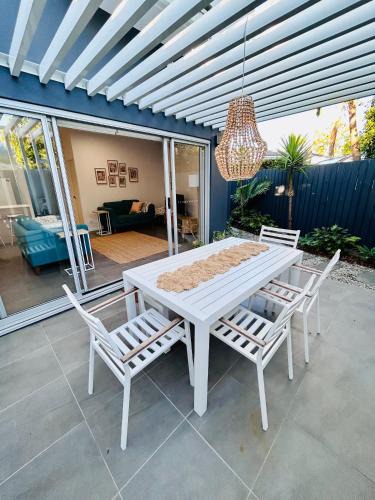 Manly Apartment | Location, location, location - ground floor