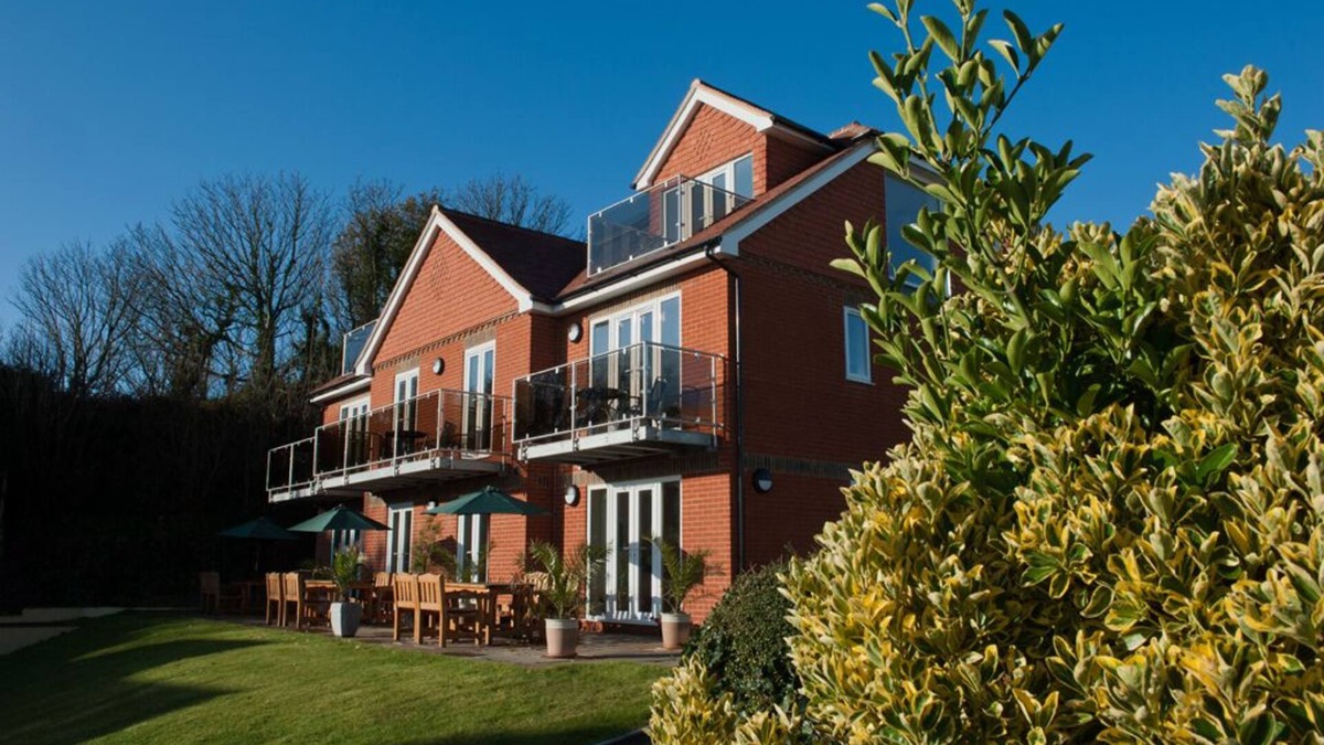 Ore Apartment | Location Location! Spacious 2 Bed Apt Hastings - Country & Sea Views