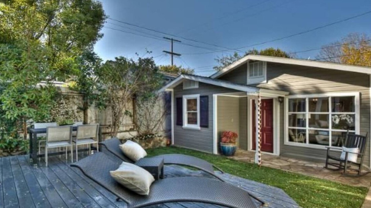 Studio City House | Location, location. Stunning Cape Cod 1 bedroom house, done to the nines