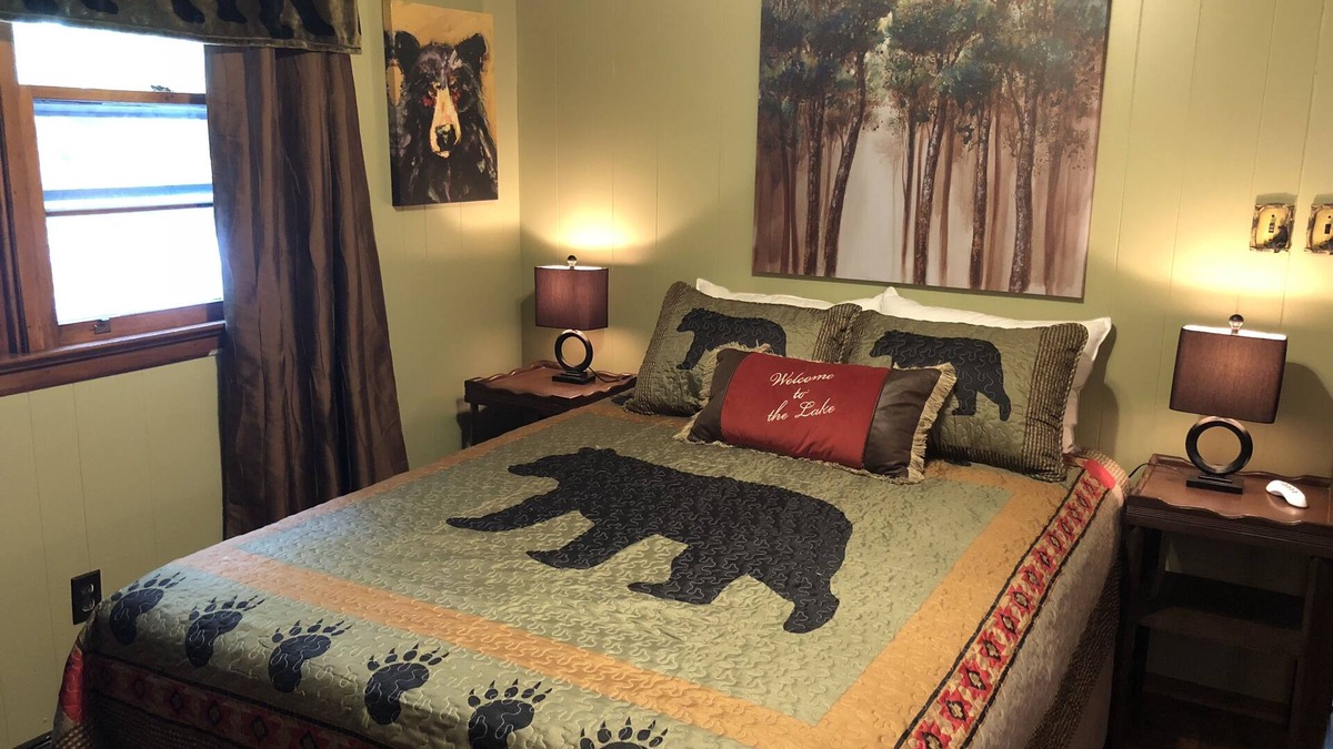 Lake Harmony Estates House | Location, Location, Location! 1/2 block to Lake Harmony and Dog friendly.