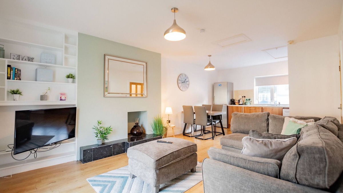Galway Apartment | Location! Minutes to the Latin Quarter, Spanish Arch, and Shop Street