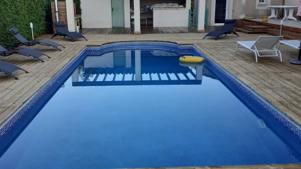Blauzac Cabin | Location Saisonnière Villa Avec Piscine 10 Personnes