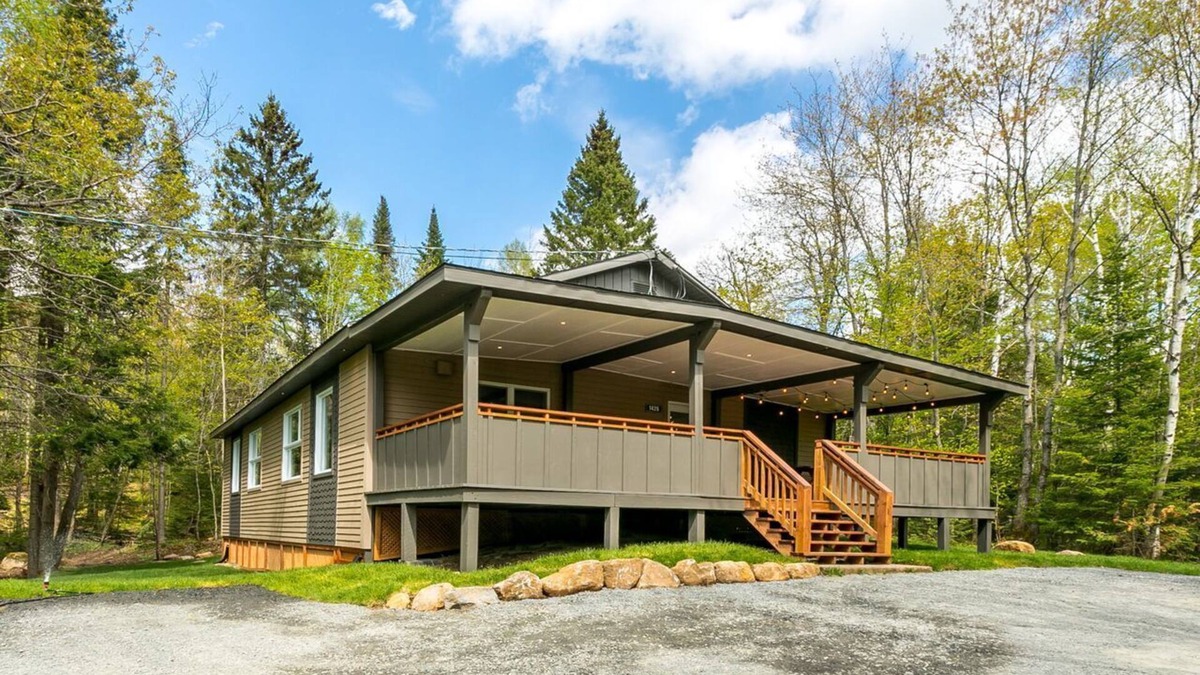 St-Adolphe-d'Howard Ski Chalet | Locations du Sommet - Le Grand Shack