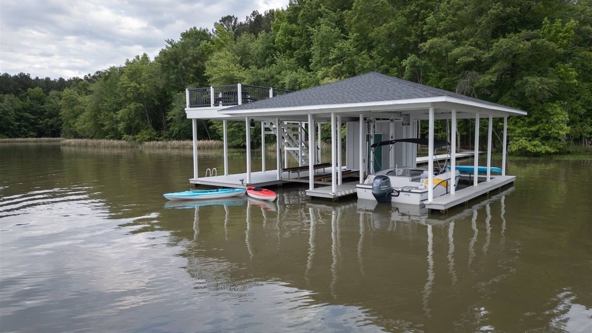 Wise House | Loch Nest on Lake Gaston | Hot Tub Sauna Game Room Boathouse