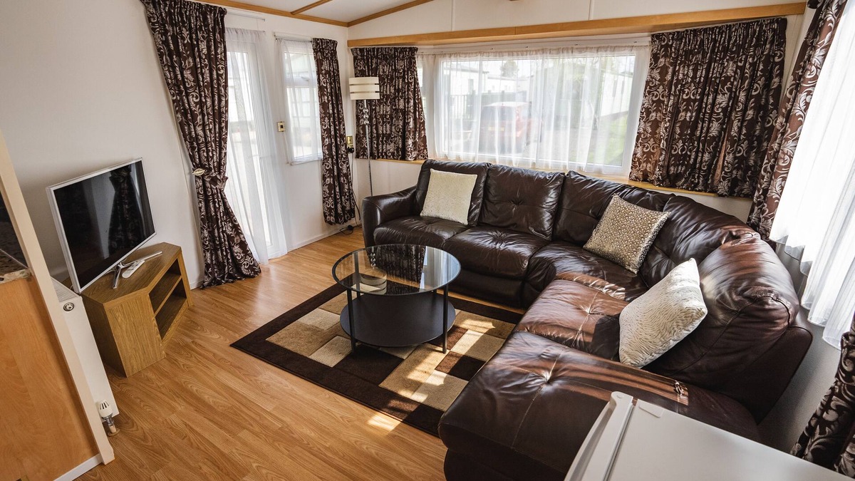 Forfar Ski Chalet | Lochlands 2br family caravan - pets-play park