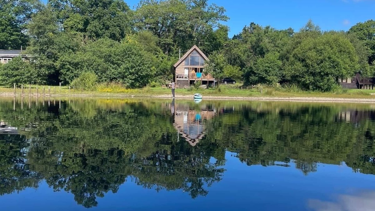 Taynuilt Cabin | Lochside Lodge with Hot Tub on the shore of Loch Awe