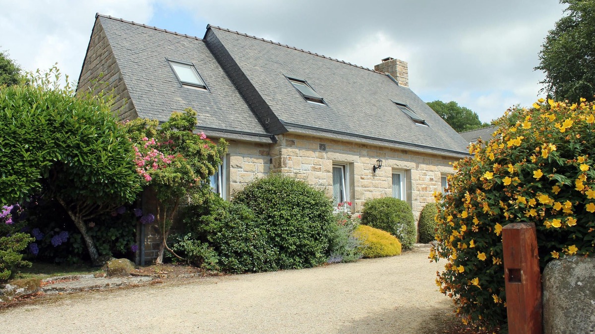 Locronan House | LOCRONAN - Beautiful house, veranda and large garden - near sea and bay view