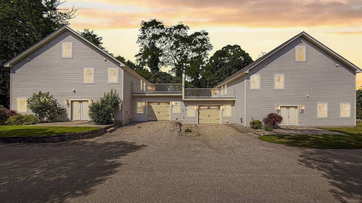 North Conway House | Locust Lodge #1 | 26 Beds, Sleeps 42, HotTub, Pool