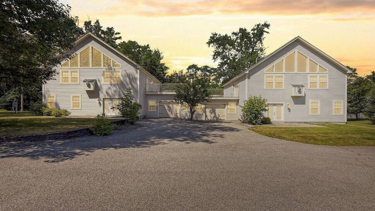 North Conway House | Locust Lodge #3 | 18 Beds, Sleeps 28, HotTub, Pool