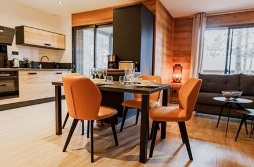 Le Chambon-sur-Lignon House | Lodge avec bain à remous privatif, proche du golf et piscine réservée - Confort et activités garanties - FR-1-582-373