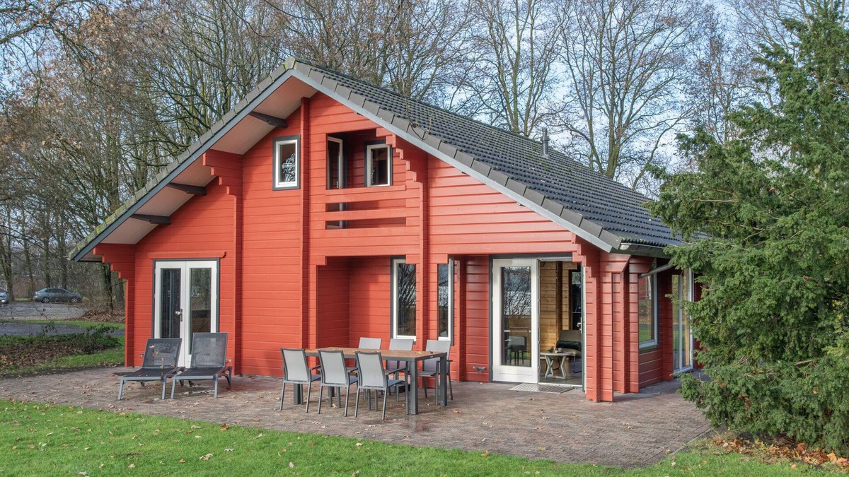 Arcen Cottage | Lodge by the Lake in Arcen's Tranquil Nature