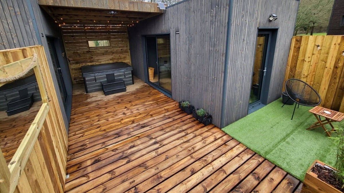 Saint-Coulitz Ski Chalet | Lodge Cosy Sauna & Jacuzzi