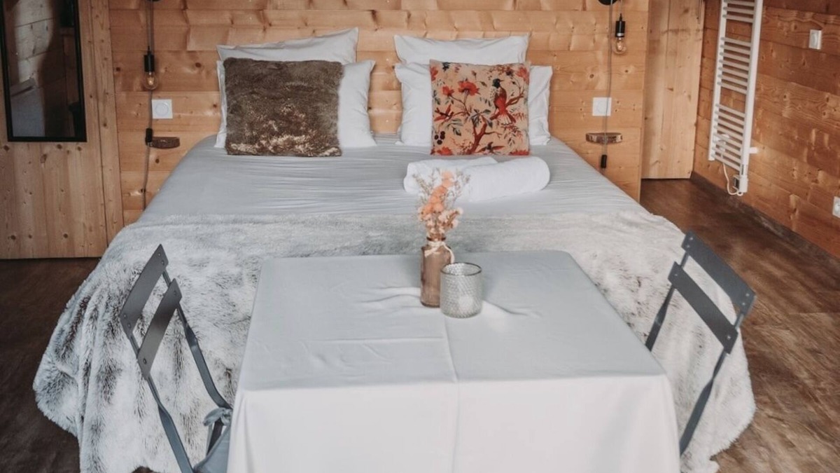 Sainte-Honorine-de-Ducy Apartment | Lodge gold with nordic bath