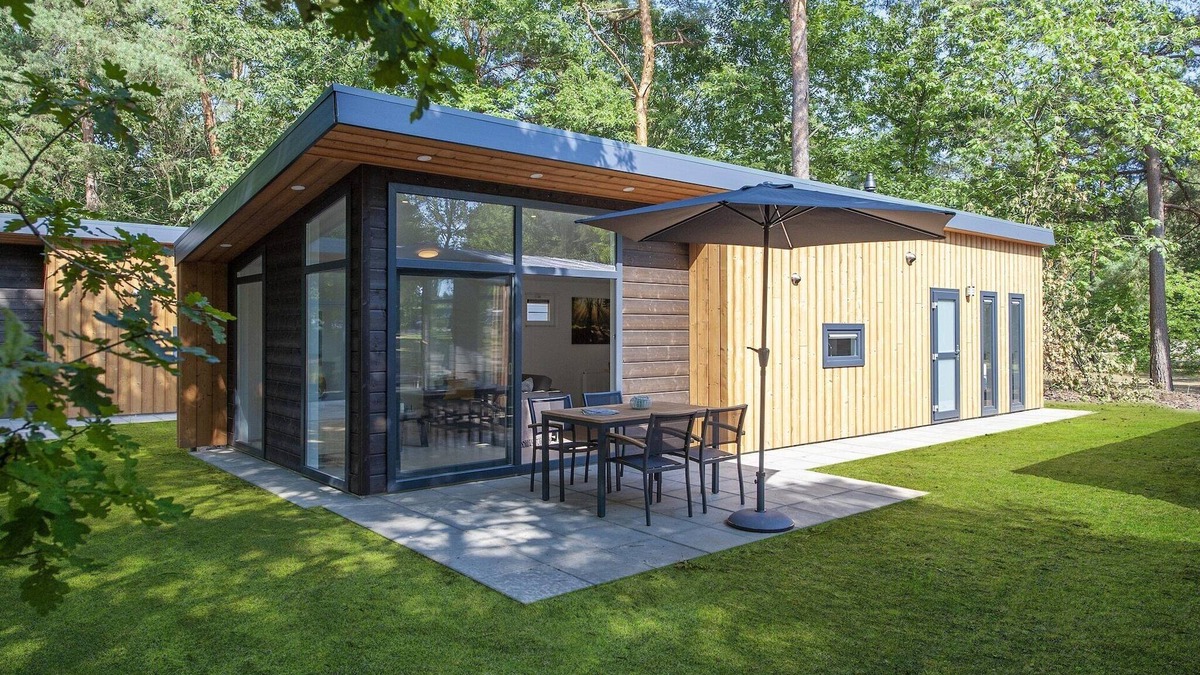 Municipality of Geldrop-Mierlo Ski Chalet | Lodge in Bospark near Nature Reserve