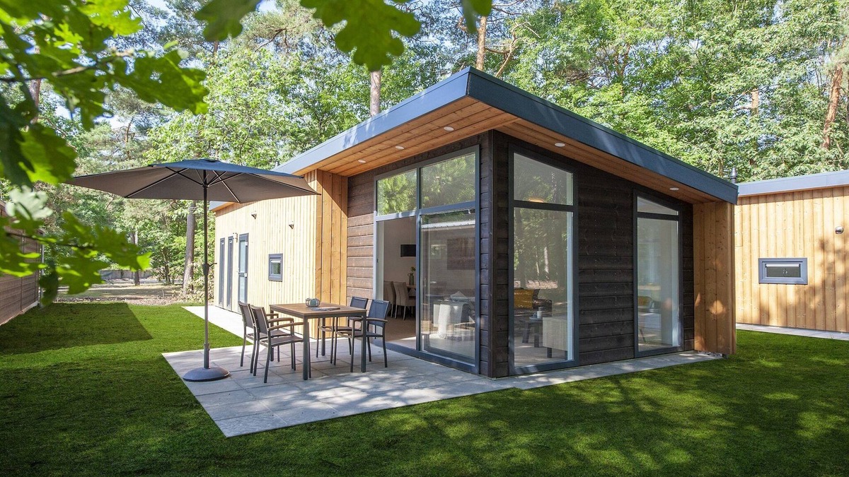 Municipality of Geldrop-Mierlo Ski Chalet | Lodge in Bospark with Sauna & Garden