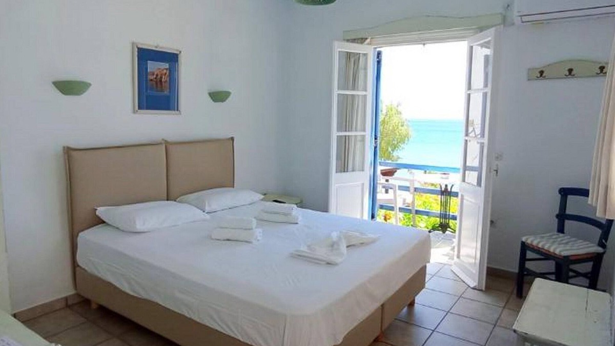 Platis Gialos Apartment | Lodge Narlis - Erato Room - Next to the beach with sea view