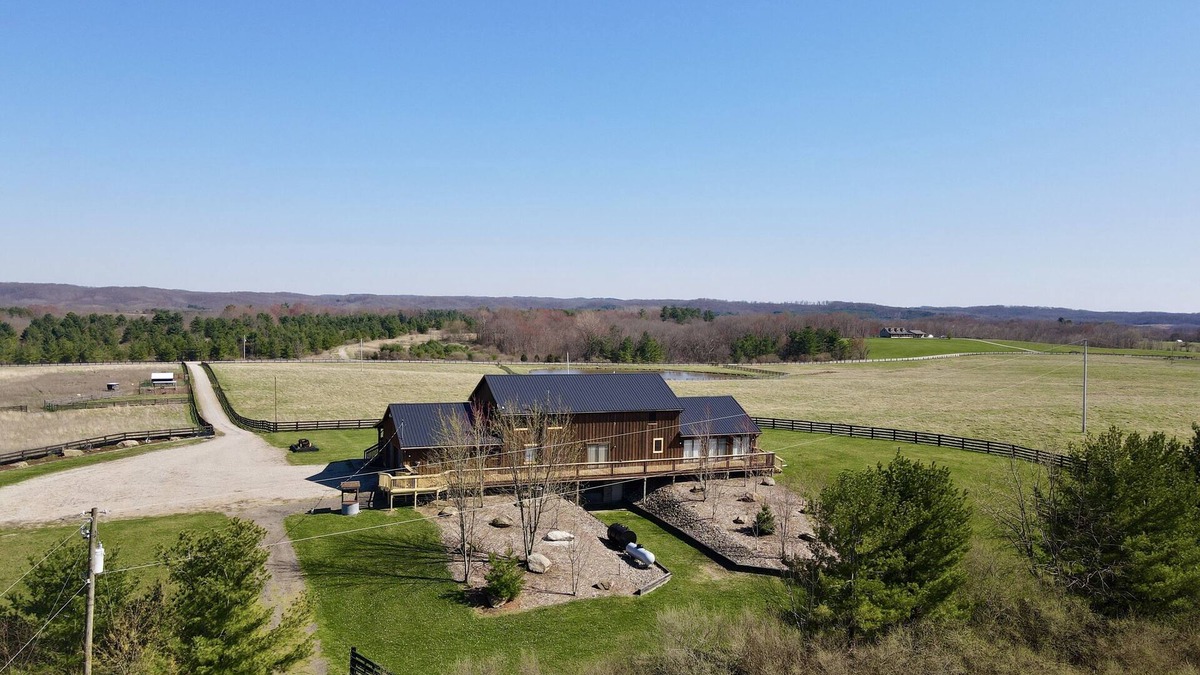 New Plymouth Cabin | Lodge on 100 Secluded Acres in Hocking Hills
