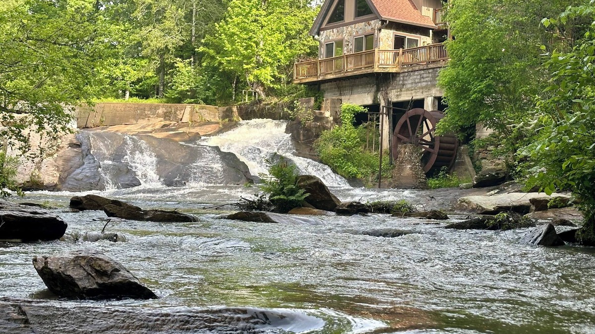 Tamassee Cabin | Lodge on the Waterfall!