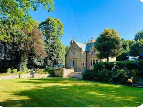 Gateshead House | Lodge - Sleeps 18 pet friendly & free parking