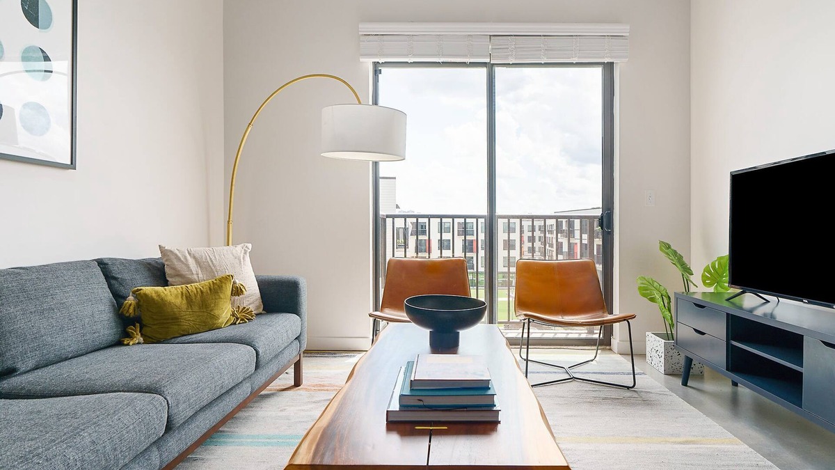 Midtown Apartment | Lodgeur | 1BR loft with relaxing views | Midtown