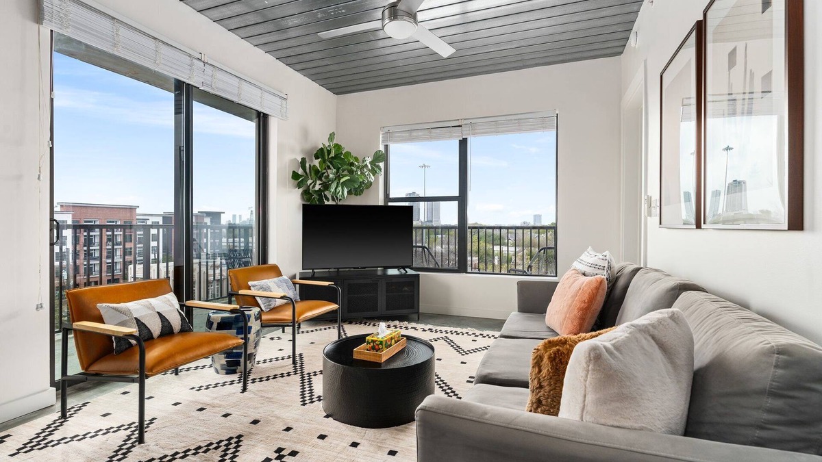 Midtown Apartment | Lodgeur | Sleek & trendy 2BR corner loft | Midtown