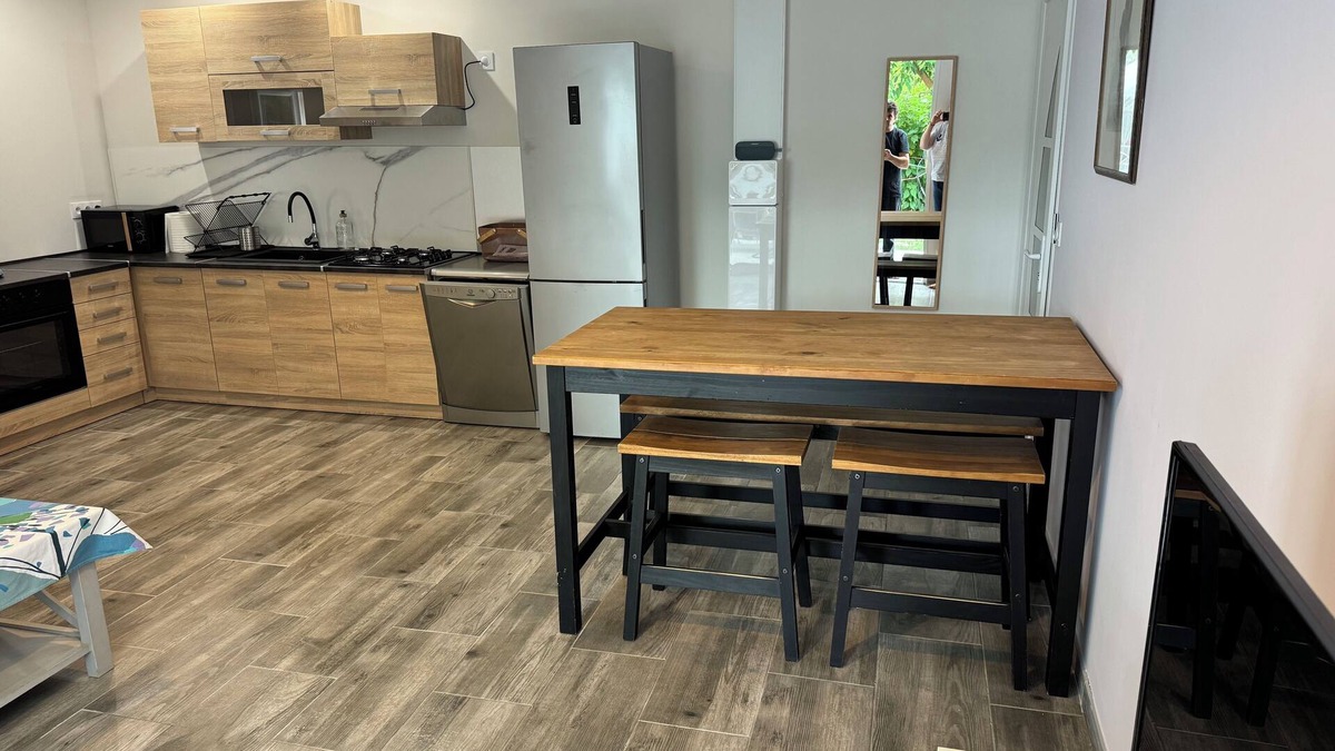 Plan-d'Orgon Apartment | Lodging in the middle of the meadows (Alpilles, Eygalières, Provence), pets welcome