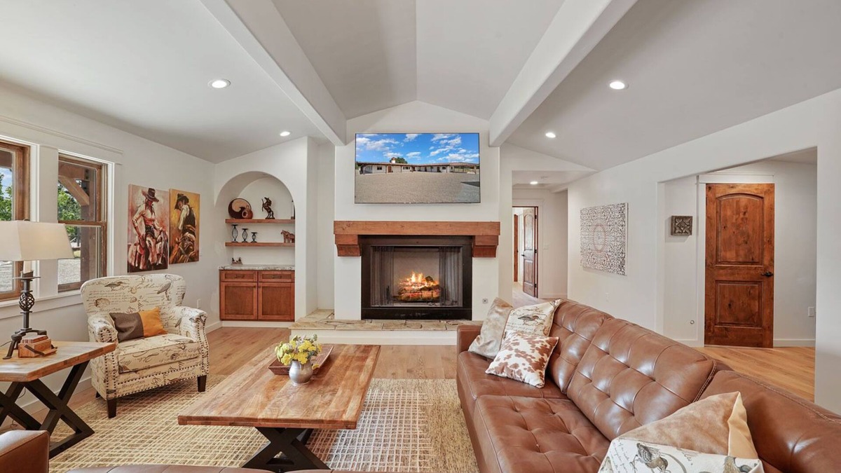 Lockeford House | Lodi Wine Country Estate - 4 Bedrm, 4 1/2 Bath Close to Wineries - New!