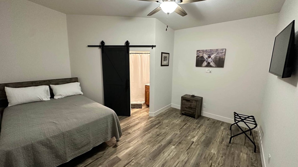 Mound City Apartment | Loess Hills Lodge - Room 7