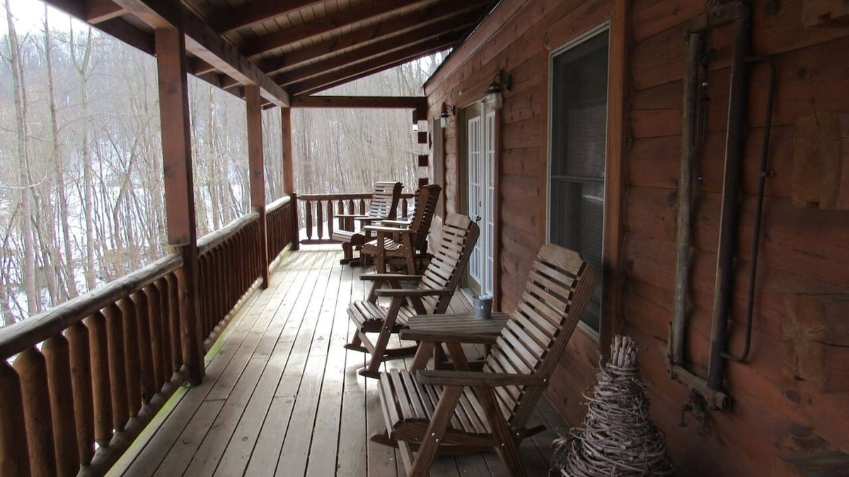 Laurelville Cabin | Loft cabin 2 to 4 guests Hocking Hills - Tar hollw
