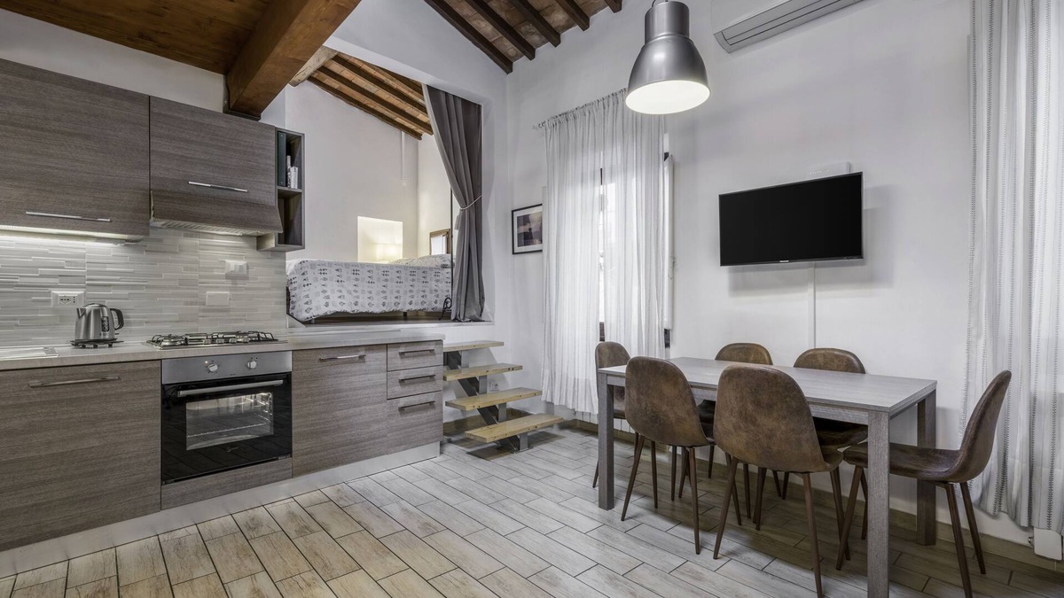Le Cure Apartment | Loft Conversion, aircon, walk to historic centre, sleeps 4+2, parking, free Wifi
