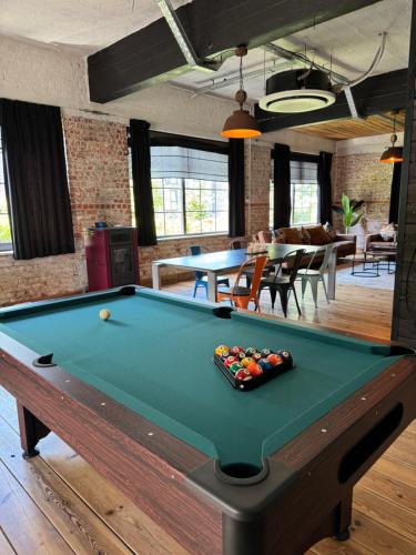 Machelen Apartment | Loft Cosy avec billard et à 10 minutes de l'aéroport de Zaventem